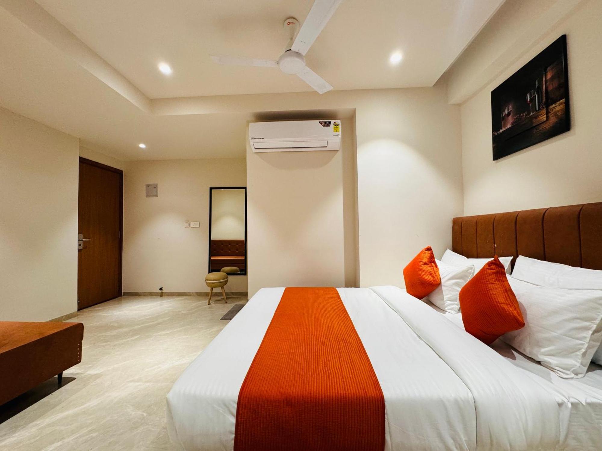 Hotel Rudhav Palace Ujjain Exterior photo
